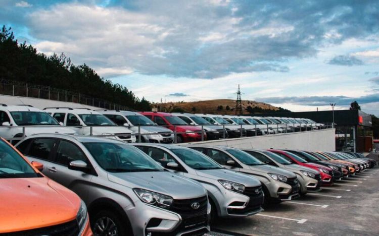 Gürcüstanda 6 ildən çox istifadə olunmuş avtomobillərin idxalı qadağan olunacaq