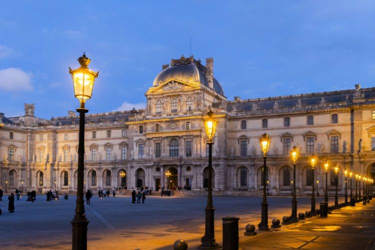 Luvrun iki əməkdaşı saxlanılıb - "Le Parisien"