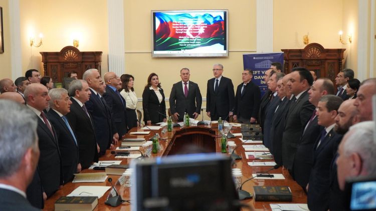 Komitə sədrinin üçcildlik elmi əsərinin təqdimatı keçirilib –  FOTOLAR