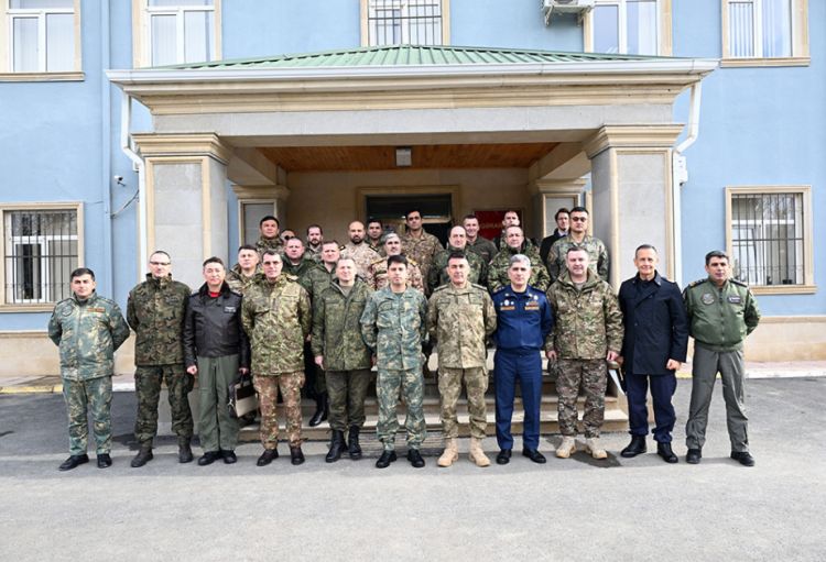 Hərbi attaşelər HHQ-nin hərbi hissəsində olublar