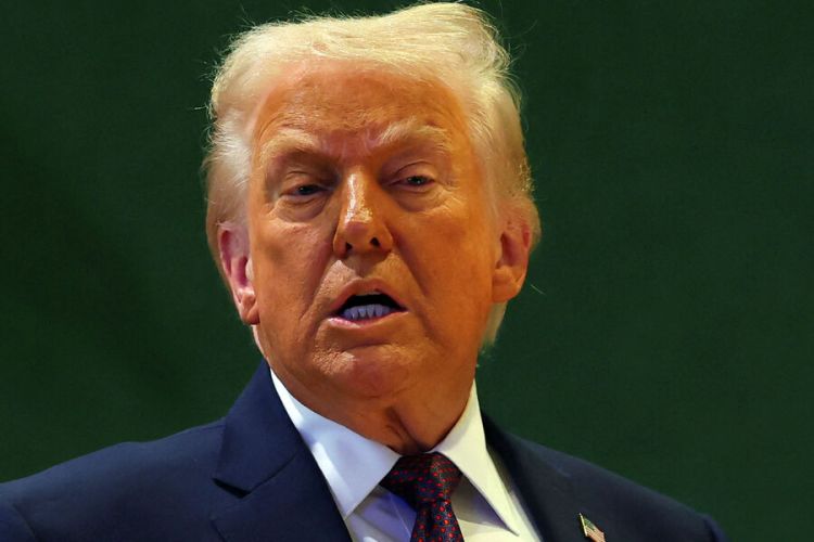 Tramp Zelenskini "sülhə doğru" irəliləməyə çağırdı