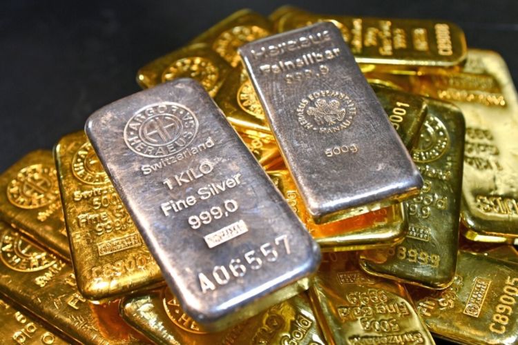 Əmtəə bazarlarında qızıl və gümüş ucuzlaşıb