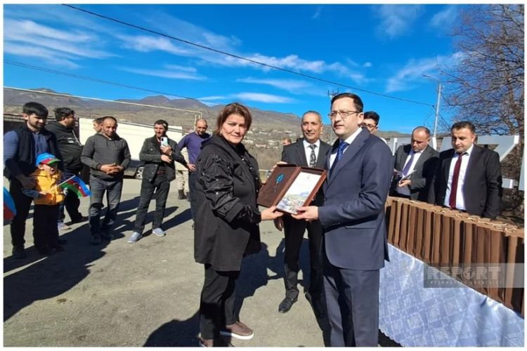 Hadrut və Qırmızı Bazar qəsəbələrinə yeni köçürülən ailələrə açarlar təqdim edilib 