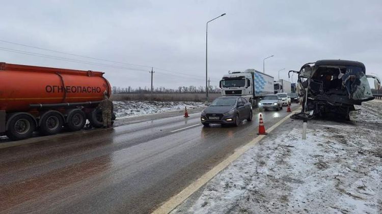 Rusiyada avtobus və yük maşını toqquşdu: Xəsarət alanlar var