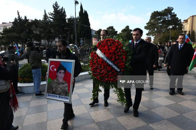 Sumqayıtda I Qarabağ müharibəsinin xanım şəhidi dəfn olunub - VİDEO