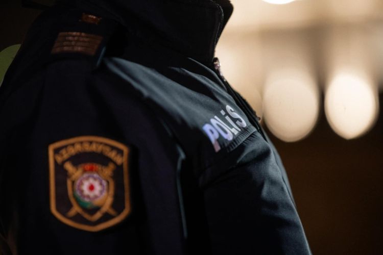 MN-in vəzifəli şəxsi məhkəmədə “İstirahət evi”nin həbsdə olan rəisinə rüşvət çatdırdığını etiraf edib