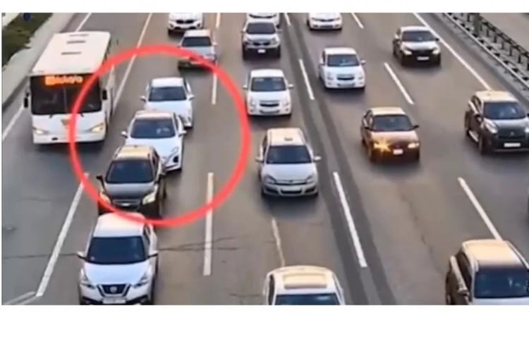 Ara məsafəsi saxlamayan sürücülərin törətdikləri qəzaların  görüntüləri