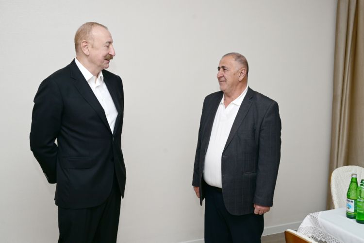 Prezident Xocavənd kəndinə köçmüş sakinin evində olub - FOTO