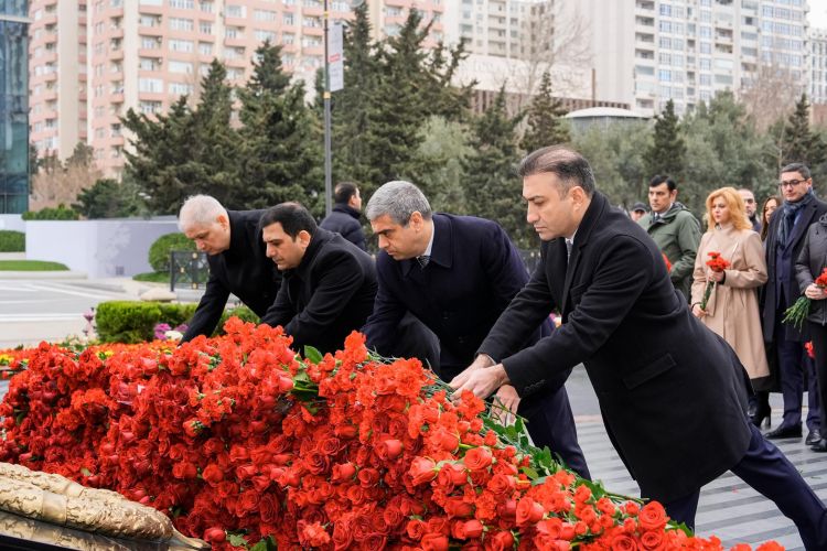 ƏƏSMN-in kollektivi Xocalı soyqırımı abidəsini ziyarət edib - FOTO
