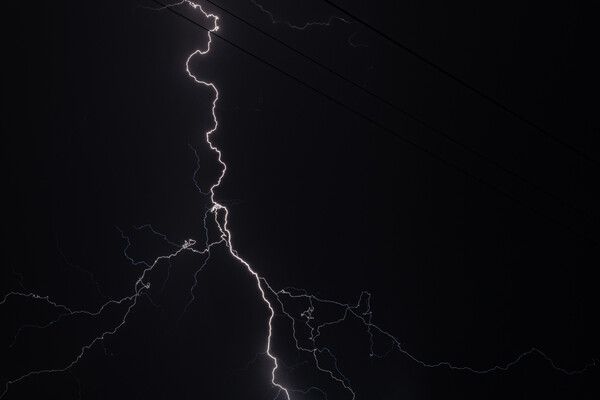 Avstraliyada ildırım eyni vaxta üç nəfəri vurub