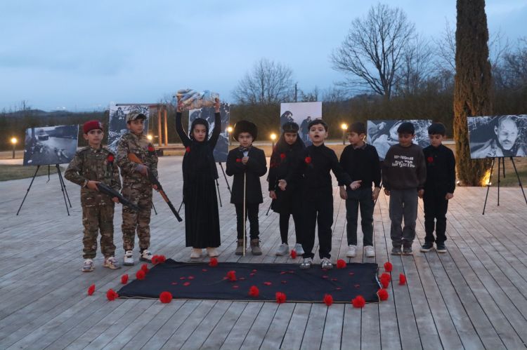 Xocalıda soyqırım qurbanlarının xatirəsinə flaşmob keçirilib - FOTO