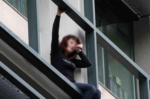 Xırdalanda gənc qadın 14-cü mərtəbədən yıxılaraq öldü