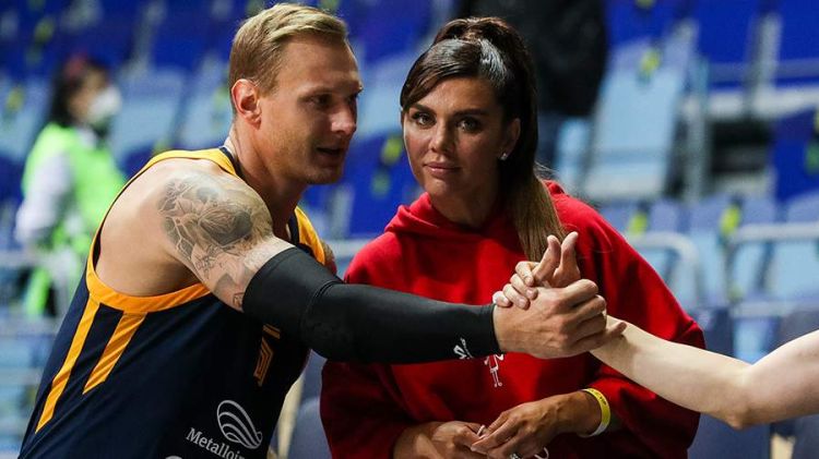 Basketbolçu Timmanın rusiyalı keçmiş həyat yoldaşı Latviyada dindirilməyə çağırılıb