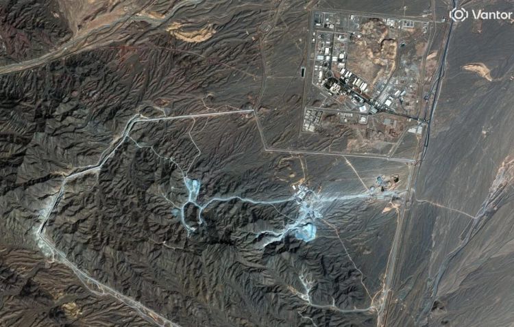 Peyk görüntüləri İrandakı nüvə kompleksindəki dağıntıları üzə çıxardı