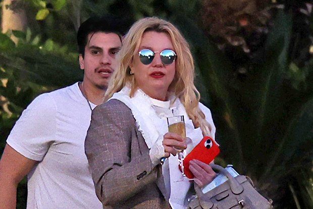 Məşhur müğənni həbs edildi