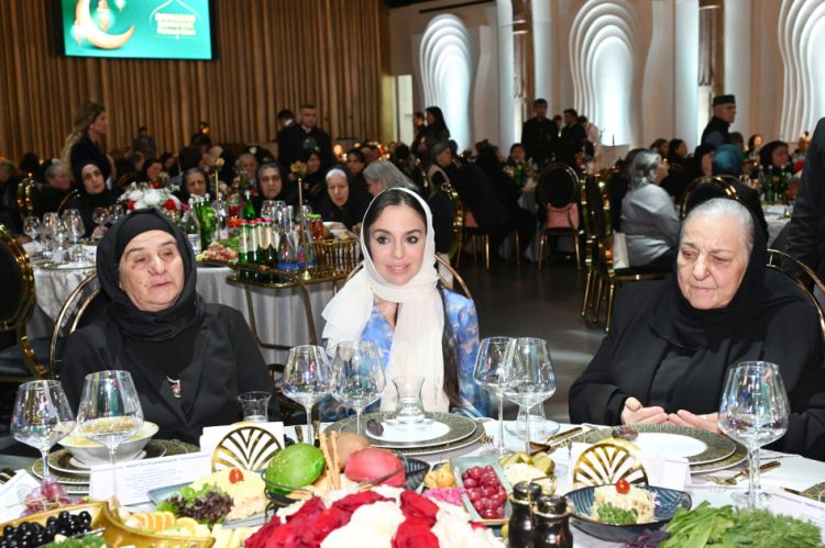 Leyla Əliyeva şəhid ailələri ilə birlikdə iftar süfrəsində iştirak edib - FOTO