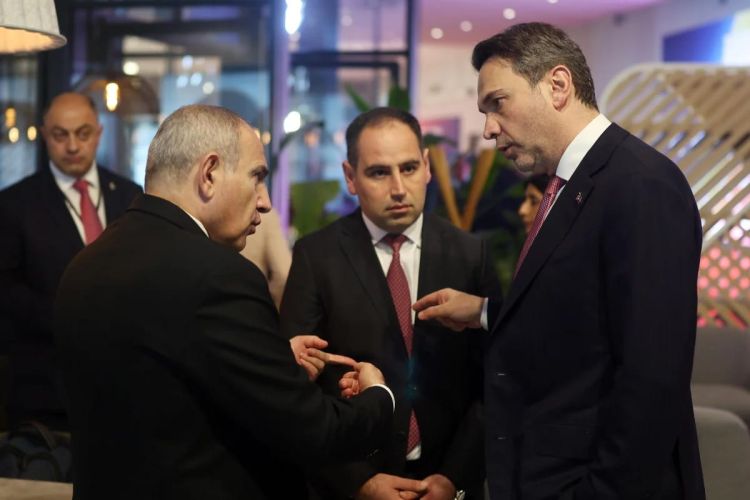 Paşinyan Bayraktarla görüşdü