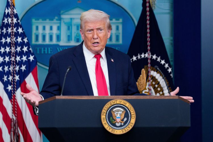 Tramp İrandakı məktəbə raket zərbəsi barədə danışa bilməyib