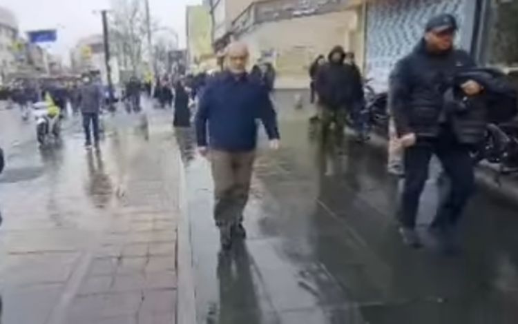 Pezeşkian Tehranda yürüşdə -  VİDEO