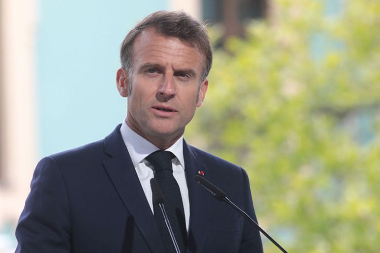 Makron Livanla İsrail arasında vasitəçilik təklif edib