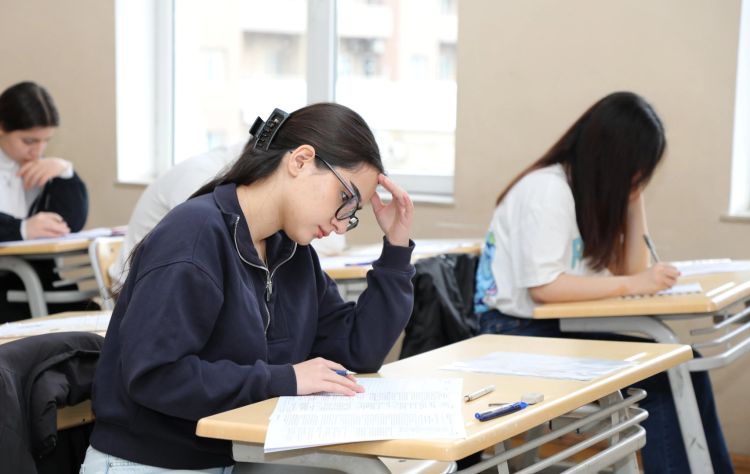 Tam orta təhsil səviyyəsi üzrə buraxılış imtahanı keçirilib