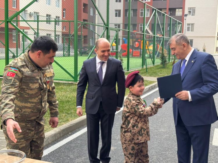 Şirvan şəhərində şəhid ailələrinə və müharibə əlillərinə 35 mənzil verilib - FOTO