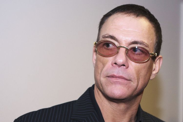 Van Damm Putinə olan xüsusi münasibətindən danışıb