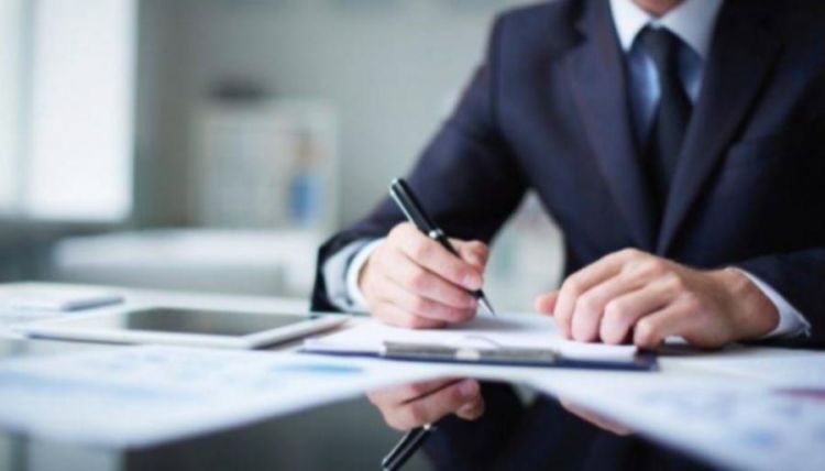 Dövlət qulluqçularının əməkhaqqına əlavələr və mükafatlar ləğv edilir