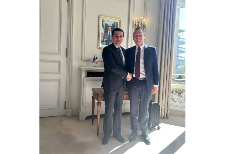 Hikmət Hacıyev Parisdə Makronun müşaviri ilə görüşüb
