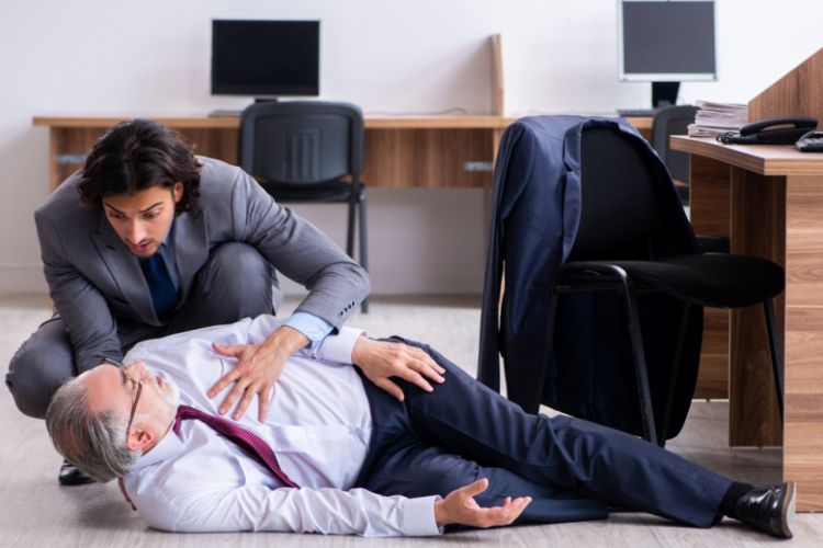 İnsult zamanı ilk tibbi yardım necə olmalıdır? - Həkimin İZAHI