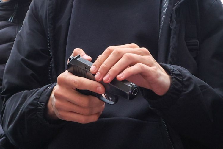 Rusiyada yerli sakin polis əməkdaşını güllələyərək öldürüb