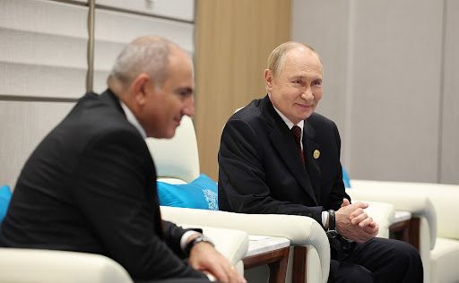 Putin və Paşinyan ikitərəfli münasibətləri müzakirə ediblər