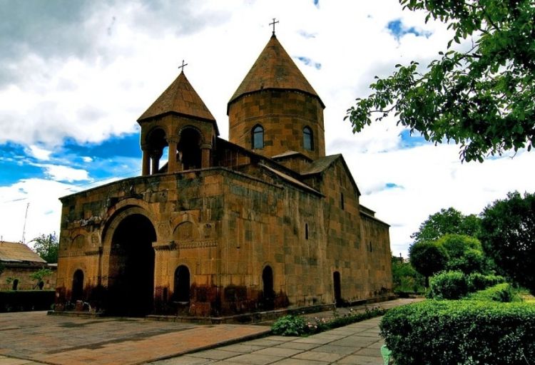 Ermənistanda kilsə ilə bağlı kritik qərar