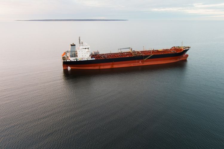 Türkiyənin neft tankeri dronla vurulub