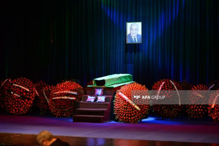 Xalq artisti Rasim Balayevlə vida mərasimi keçirilir - FOTO