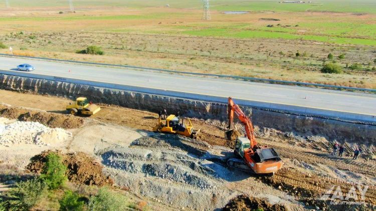 Bakı-Ələt-Astara magistralının bir hissəsi yararsız hala düşdü - Əraziyə xüsusi texnika cəlb olunub