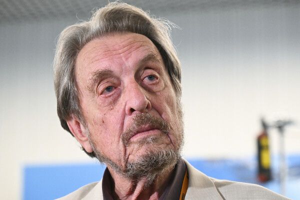 İlon Maskın atası amerikalıların Aya enişinə şübhə edib