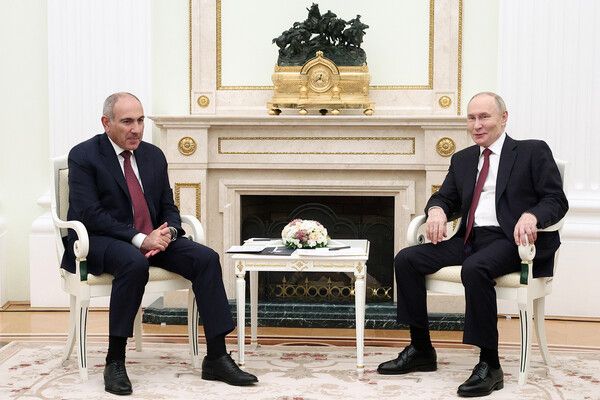 Paşinyan Putinlə Ermənistanda sosial mediadakı azadlıqdan danışıb