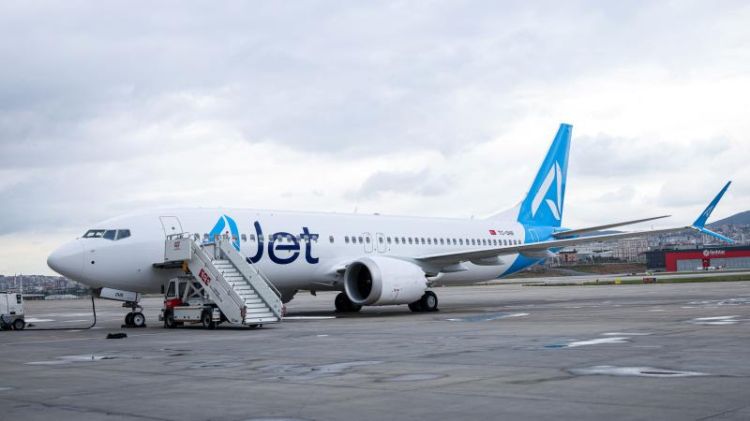 Təyyarədə "canlı bomba" zarafatı sərnişinə baha başa gəldi