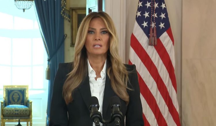 Niyə Melaniya əri Trampın yanında görünmür? - "Mirror" yazır