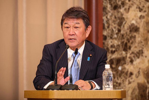 Yaponiyanın xarici işlər naziri rus dilində danışdı