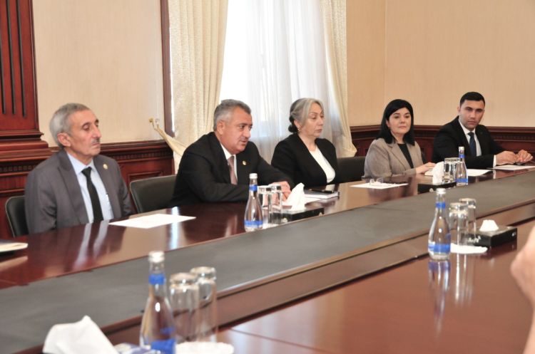 Abşeronda Aprel döyüşlərində şəhid olan qəhrəmanlarımızın ailələri ilə görüş keçirilib