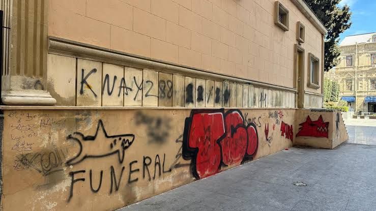 Nizami Kino Mərkəzinin divarları üçün boya sifariş edildi - FOTO