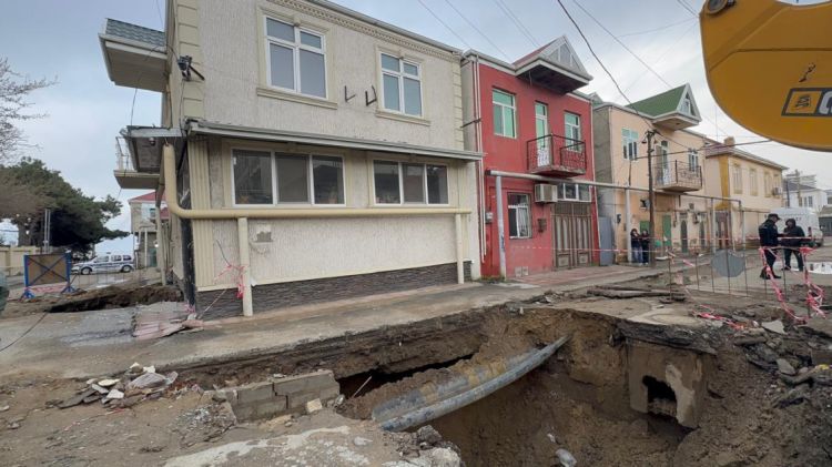 Keşlə qəsəbəsində kollektorda qəzaya səbəb olan ev sökülür