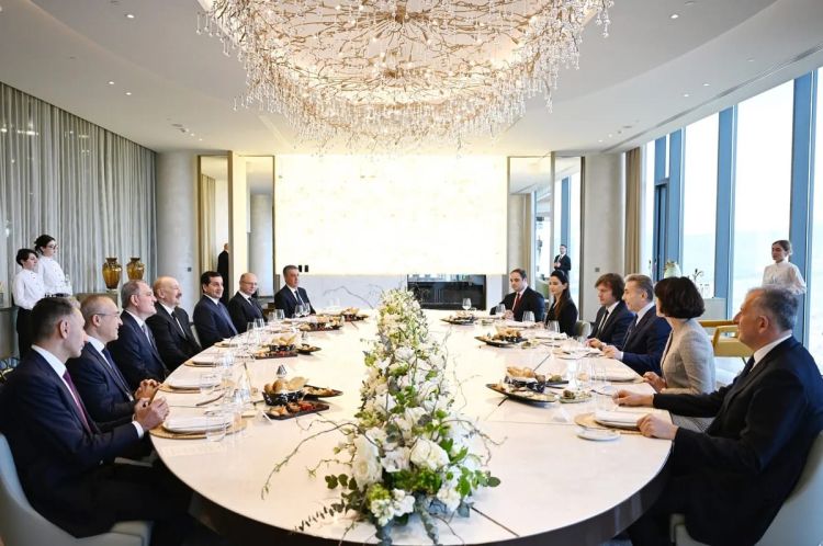 Azərbaycan Prezidentinin şərəfinə lanç verilib