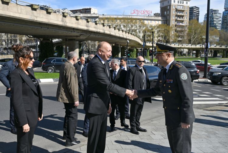 İlham Əliyev Tbilisidə Qəhrəmanlar Memorialını ziyarət edib -  FOTO
