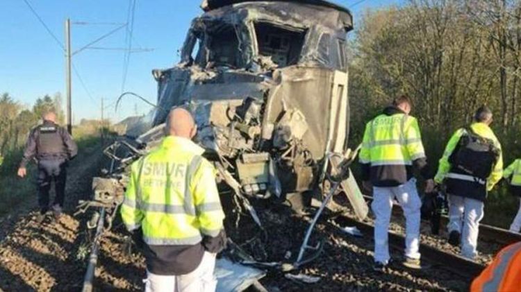 Fransada sürət qatarı hərbi yük maşını ilə toqquşub 