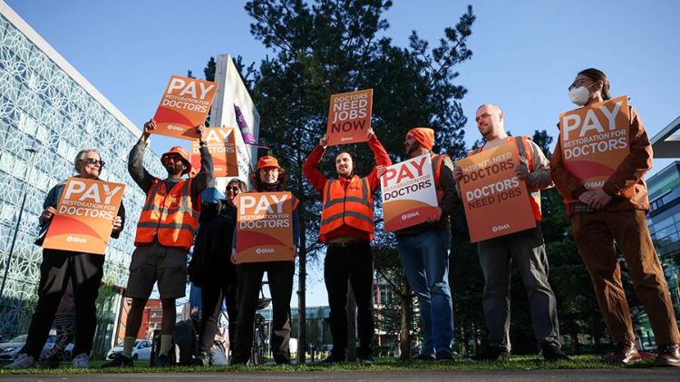 Britaniyada həkimlər tətilə başlayıblar