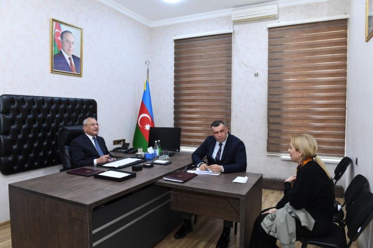 Rövşən Rzayev vətəndaşları qəbul edib