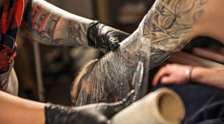 Alimlər tatunun immun sisteminə necə təsir etdiyini kəşf ediblər